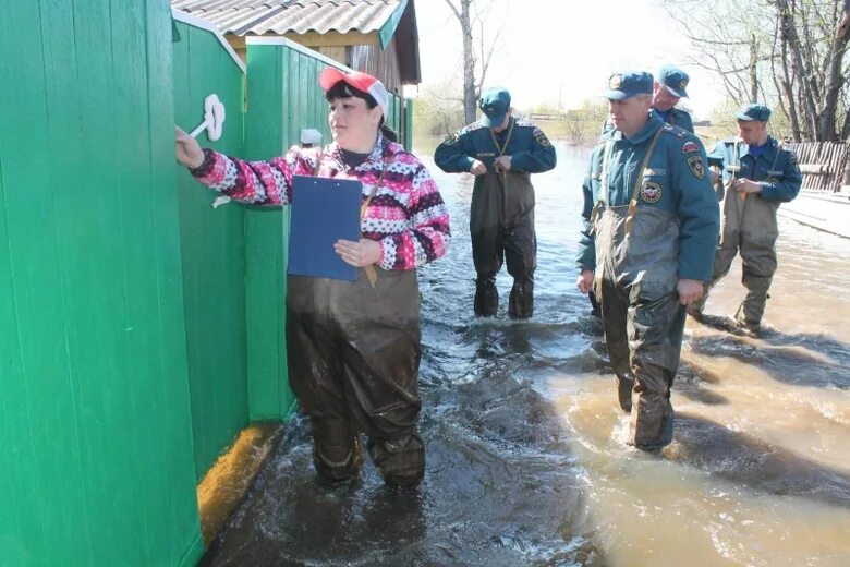 Уровень воды в оби молчаново. Наводнение в Томске. Уровень воды в Оби Могочино. Потоп Могочино. Наводнение Томск 2010.