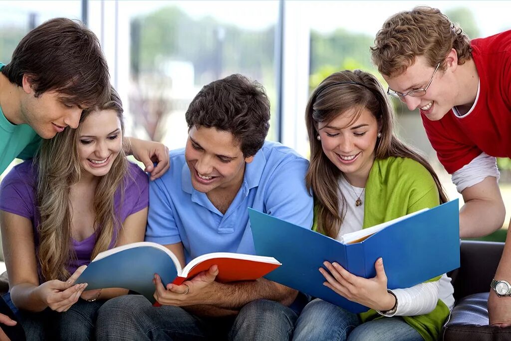 Взрослые и молодые читать. Учащиеся студенты. Школьники подростки. Общение студентов. Молодежь и образование.