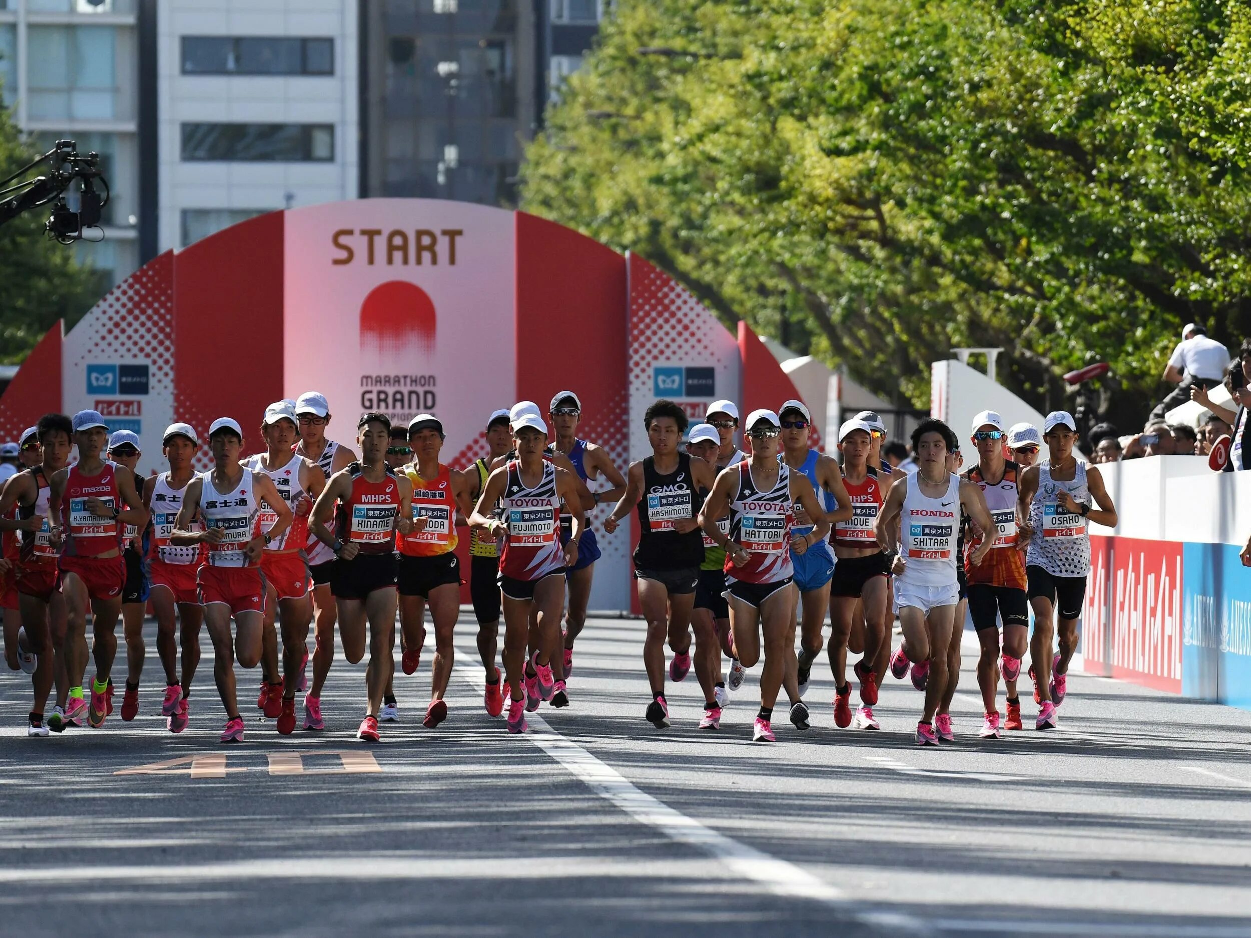Olympics marathon. Знаменитые марафонцы. Олимпийский марафон. Спорт толпа. Виды спорта в австралии.