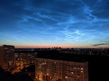 Белые облака ночью