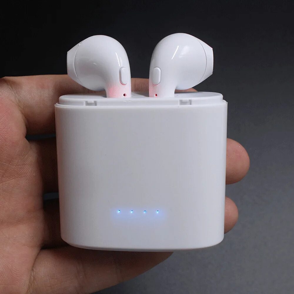 Airpods кнопка на кейсе. Наушники i7 TWS. Беспроводные наушники i7 TWS. Беспроводные Bluetooth наушники i7s TWS. Наушники i7 TWS Mini.