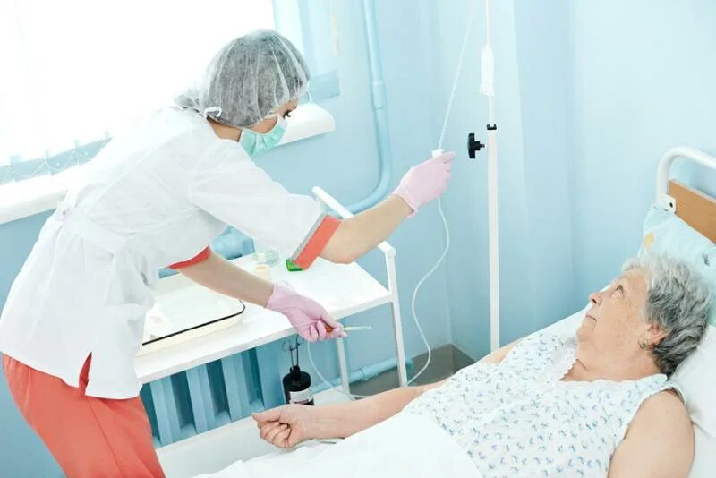 Медсестра ввела. Медсестра исследование. Медсестра. Девушка в травматологии. Медсестра курс в алматы.