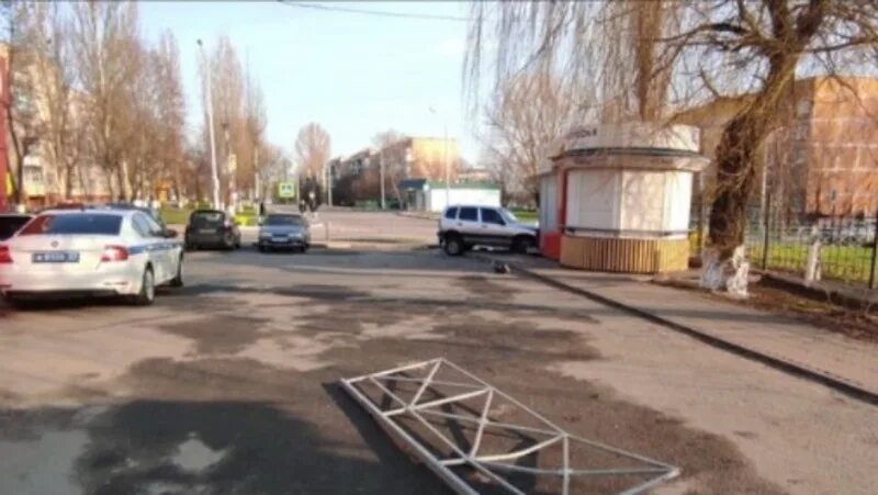 Взрыв в белгороде 20. Взрыв в белгороде воронка. Происшествия белгород видео. Взрыв в белгороде. Шебекино белгород обстрел.