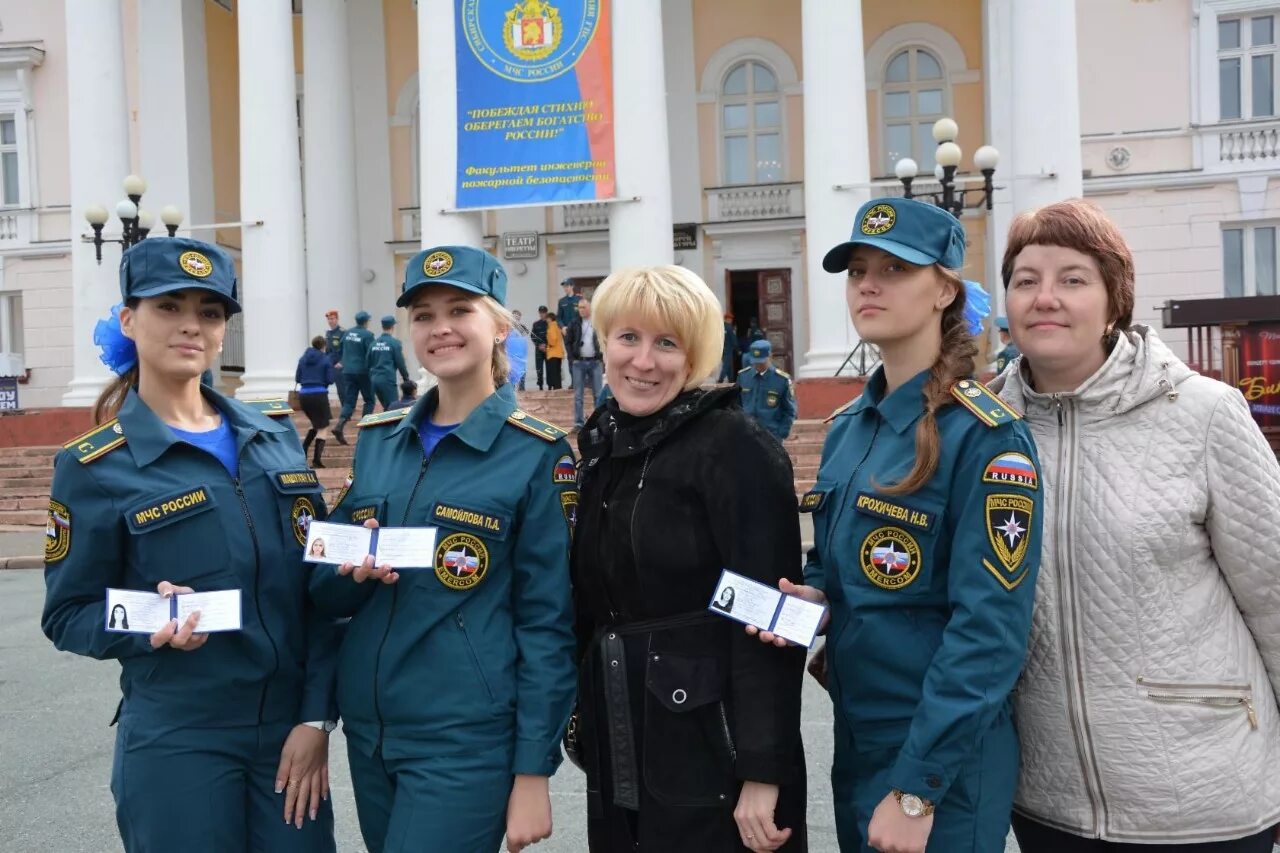 Сайт пожарно спасательной академии. Академия ГПС МЧС России курсанты. Сибирская пожарно-спасательная Академия ГПС МЧС России. Курсанты Академии ГПС МЧС России город Москва.