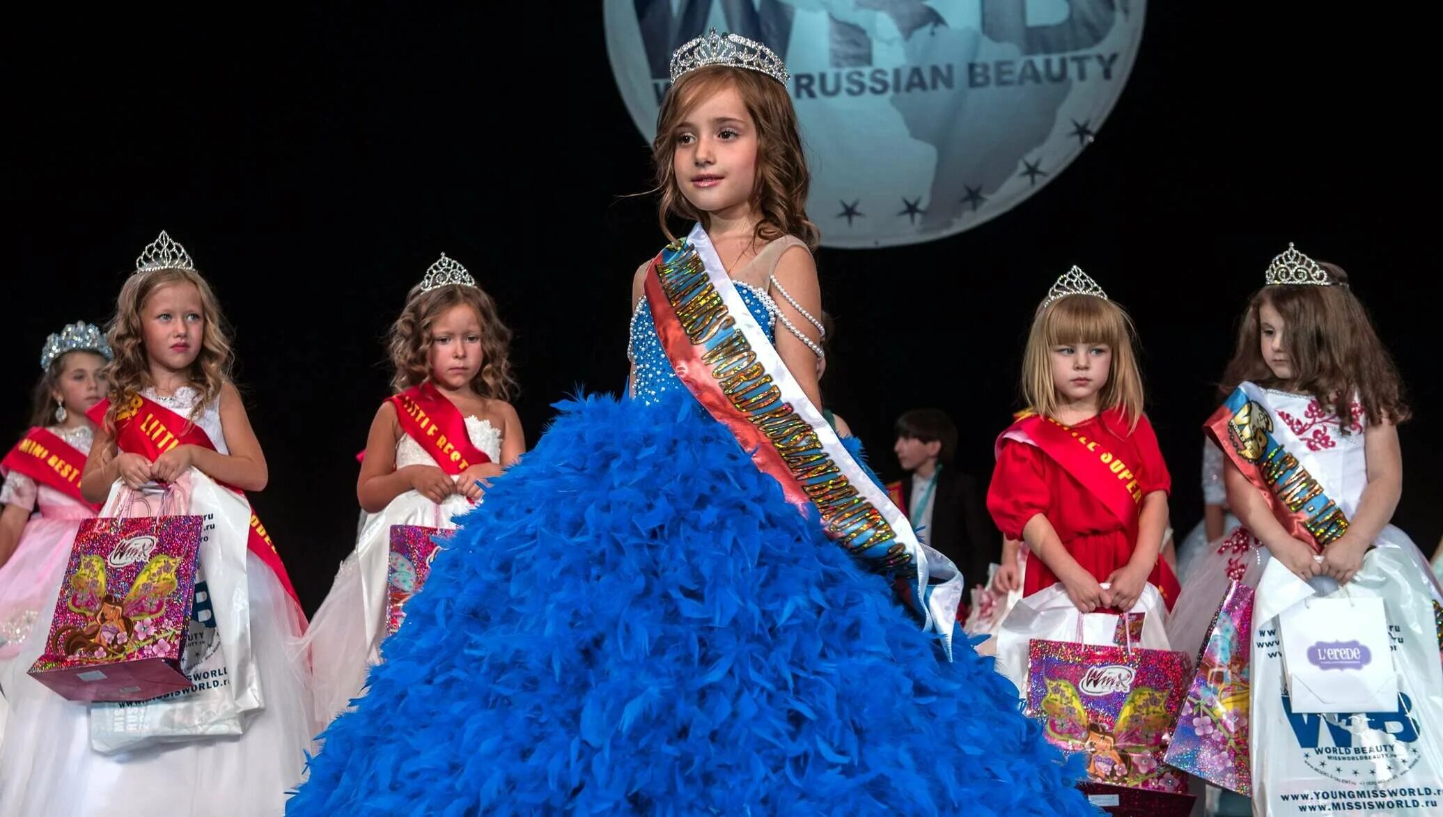 Покажи конкурсы красоты. Miss World Russian Beauty 2016. Платье на конкурс красоты. Детские конкурсы красоты. Платье для конкурса красоты детский.