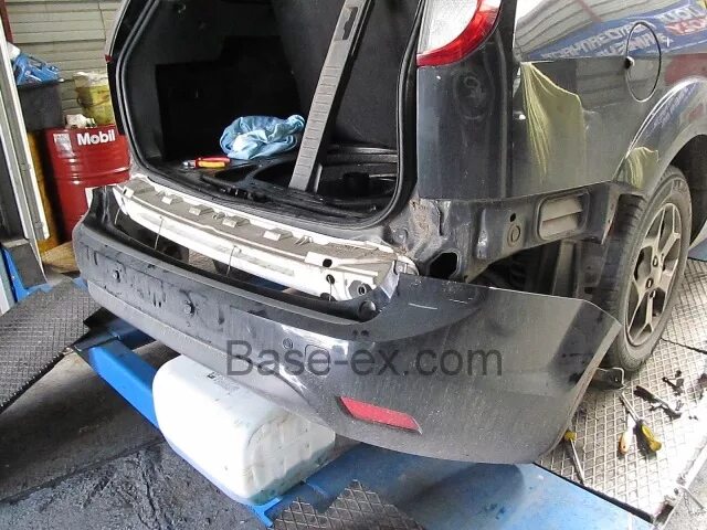 Форд фокус 1 снять бампер. Как снять задний бампер форд фокус 1. Снятие бампера фокус 1. Форд фокус 1 снять бампер. Форд фокус 1 снять бампер.