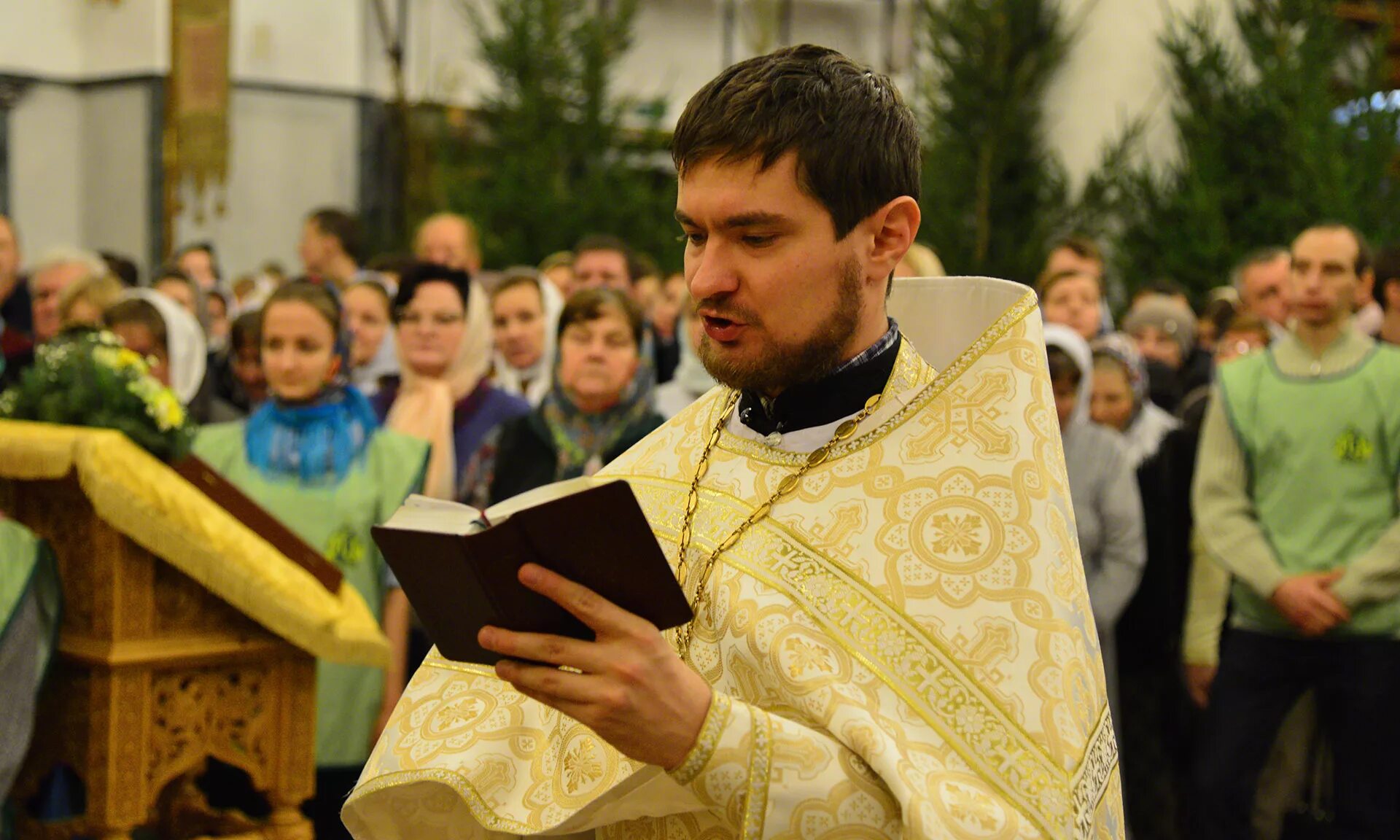 Кафедральный собор в брянске служба для детей. Кафедральный собор в брянске служба для детей. Начало службы в церкви кафедральный собор брянска 26 июня. Служба в кафедральном соборе брянск. Фотограф в кафедральном соборе брянске.