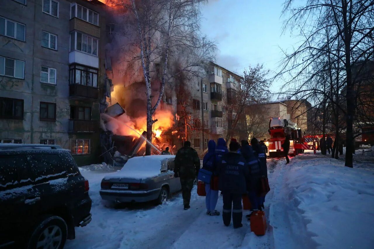 Чс пожар. Пожар жилого дома. Пожар линейная. Пожар линейная. Линейное распространение пожара формулы.