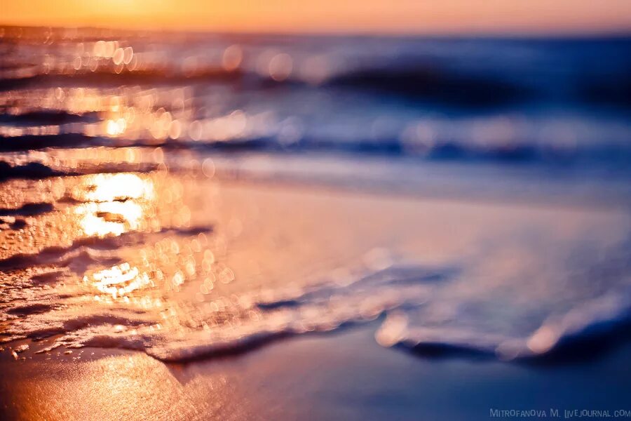 Out of such a. Море солнце. Закат на море. Рассвет на море. Рассвет на берегу моря.
