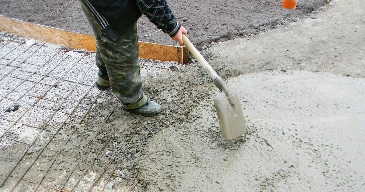 Сколько сохнет бетонная. Высыхание бетона. Засохший бетон. С днем засохшего бетона. Бетон раствор доставка.