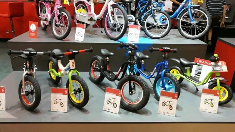 мир беговелов. сицажин арамисович кокуа. соревнования по беговелу. мир беговелов. логотип фестиваля беговелов.