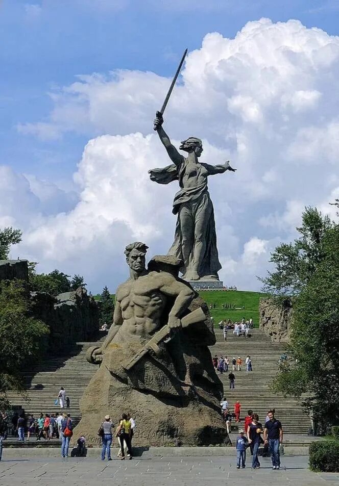 Картинки памятников великой. Волгоград Родина мать Мамаев Курган Сталинградская. Памятник Мамаев Курган в Волгограде. Родина мать Волгоград Сталинградская битва. Мамаев Курган Сталинградская битва.