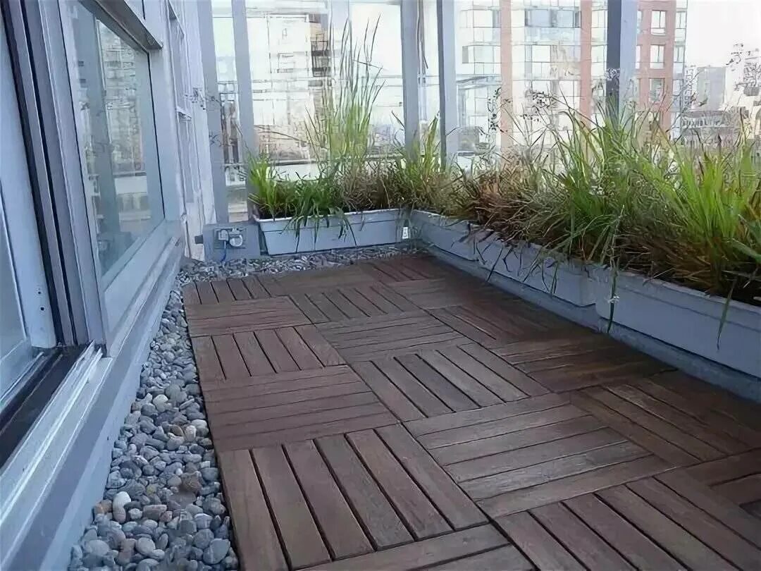 Покрытие на балкон. Отделка балкона террасной доской. Плитка на открытый балкон. Покрытие на открытый балкон на пол. Плитка на открытый балкон.