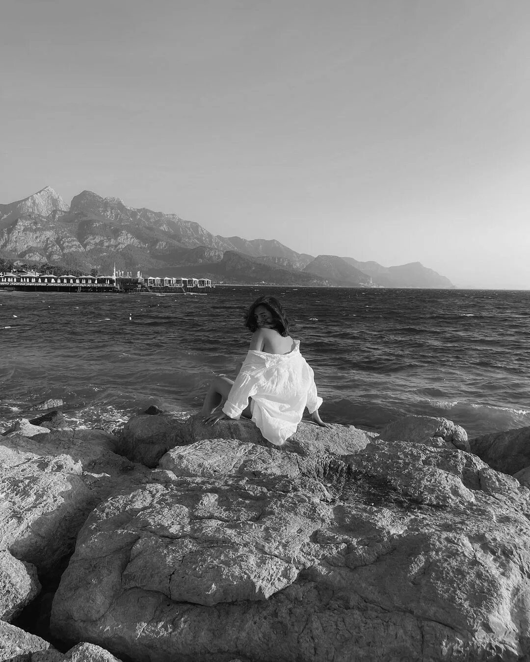 Инста локации. Мурад османн первая фотография барселона. Качели над водой. Инста локации. Огромное гнездо на бали.