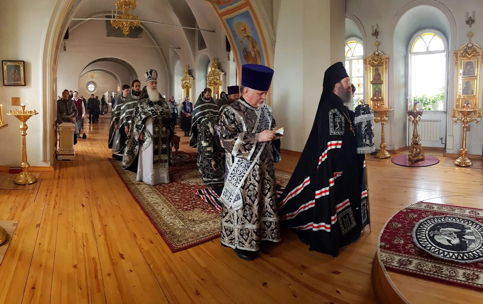 Кафедральный собор тверь богослужения. Воскресенский собор тверь пасха. Закрытие храмов на пасху 2019. Сайт подольского епархиального. Сергий севрюгов тверь.