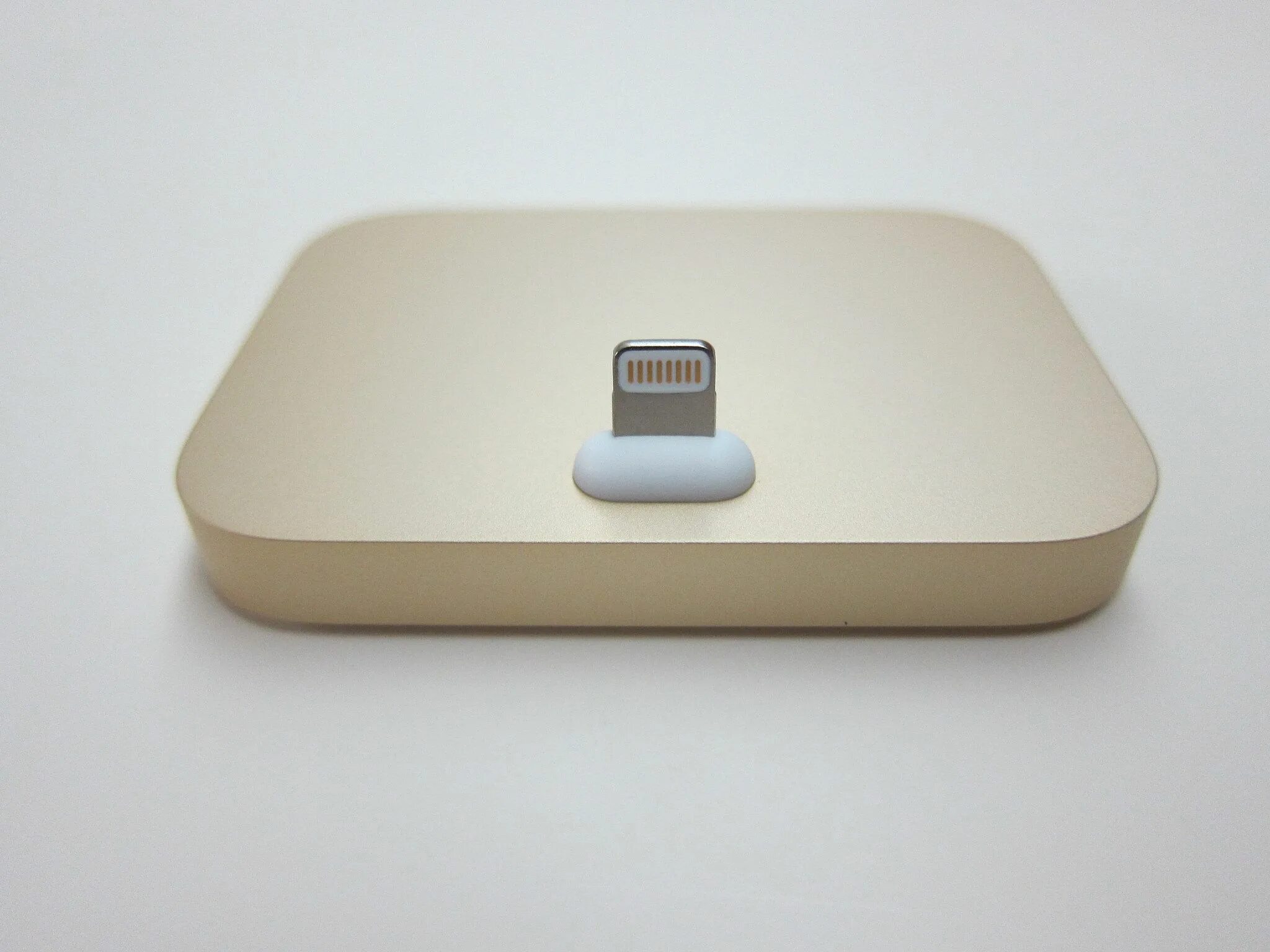 Apple станция. Iphone lightning dock a1605. apple lightning dock. док станция эпл. macbook air m2 док станция.