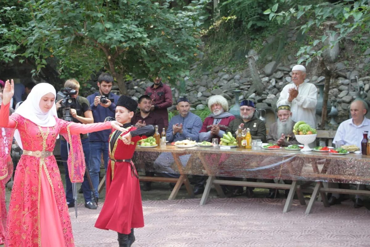 фестиваль черемши в грозном 2022. быт чеченцев. обряды и обычаи народов кавказа в 17 веке. быт чеченцев. чеченское жилище.