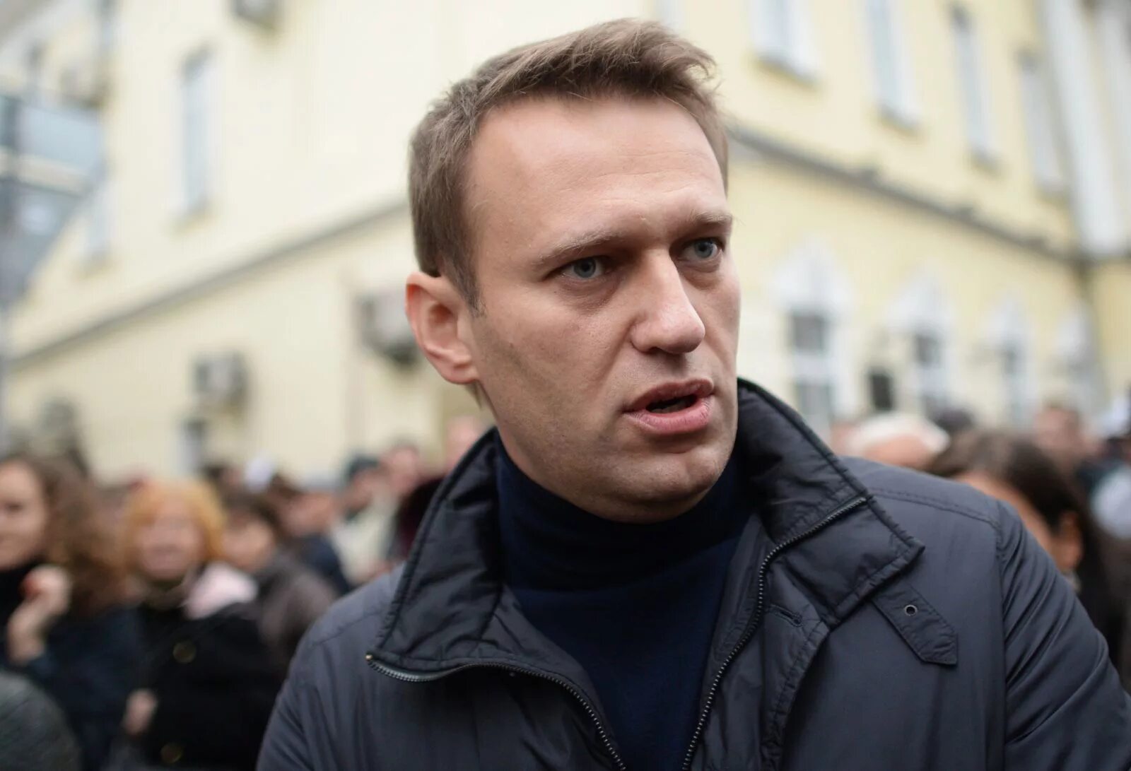 Навальный оппозиционер.