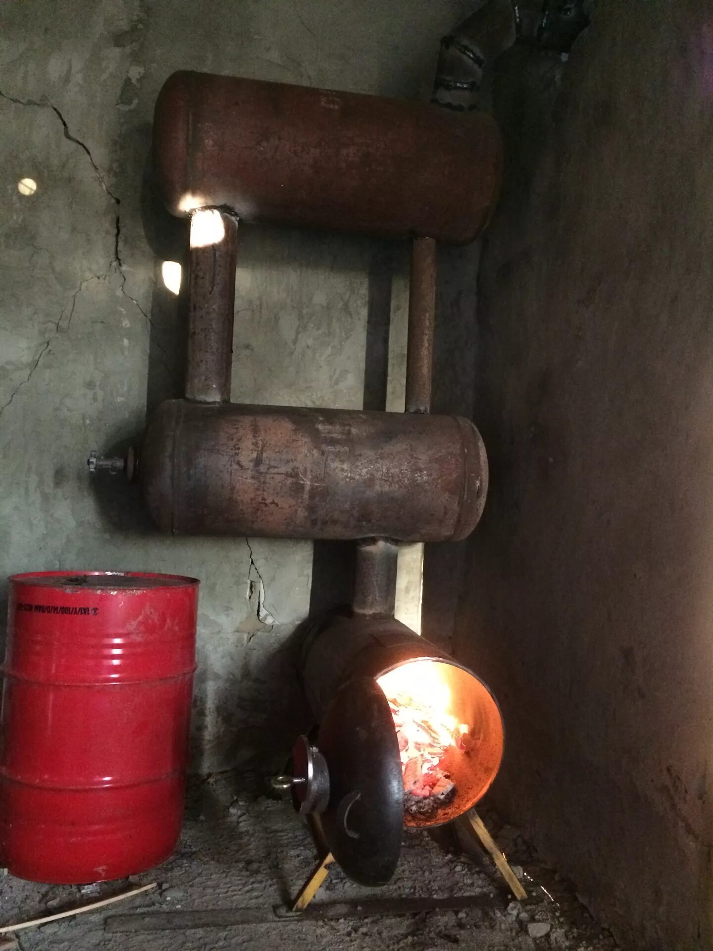 Печка в гараж из трубы. Буржуйка длительного горения из газового баллона. печь длит горения из газ баллона. печь в гараж из трубы 380мм. печь+буржуйка+труба+бпм 50.