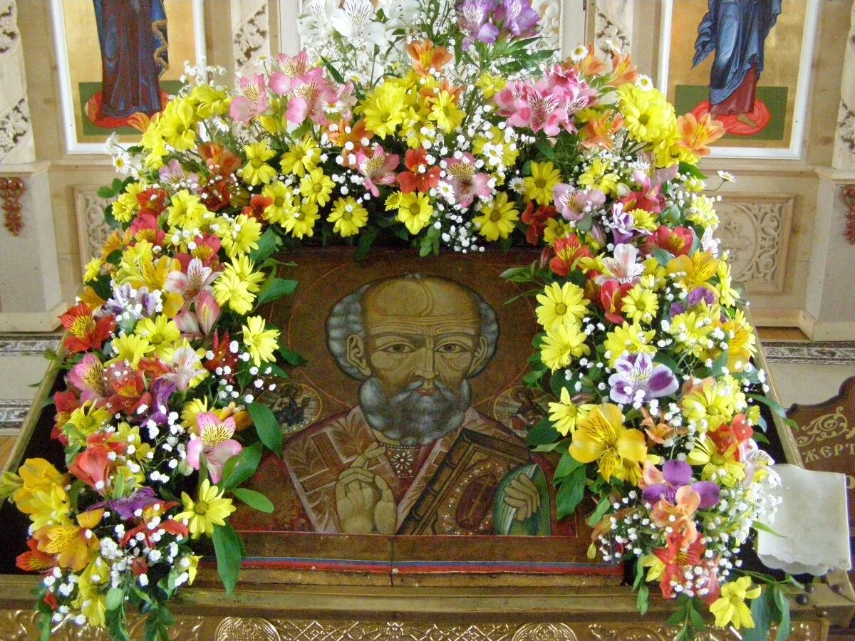 С престольным праздником святителя николая чудотворца. Икона святых жен мироносиц. Святые цветы. Святой великомученик пантелеимон. Ирины.