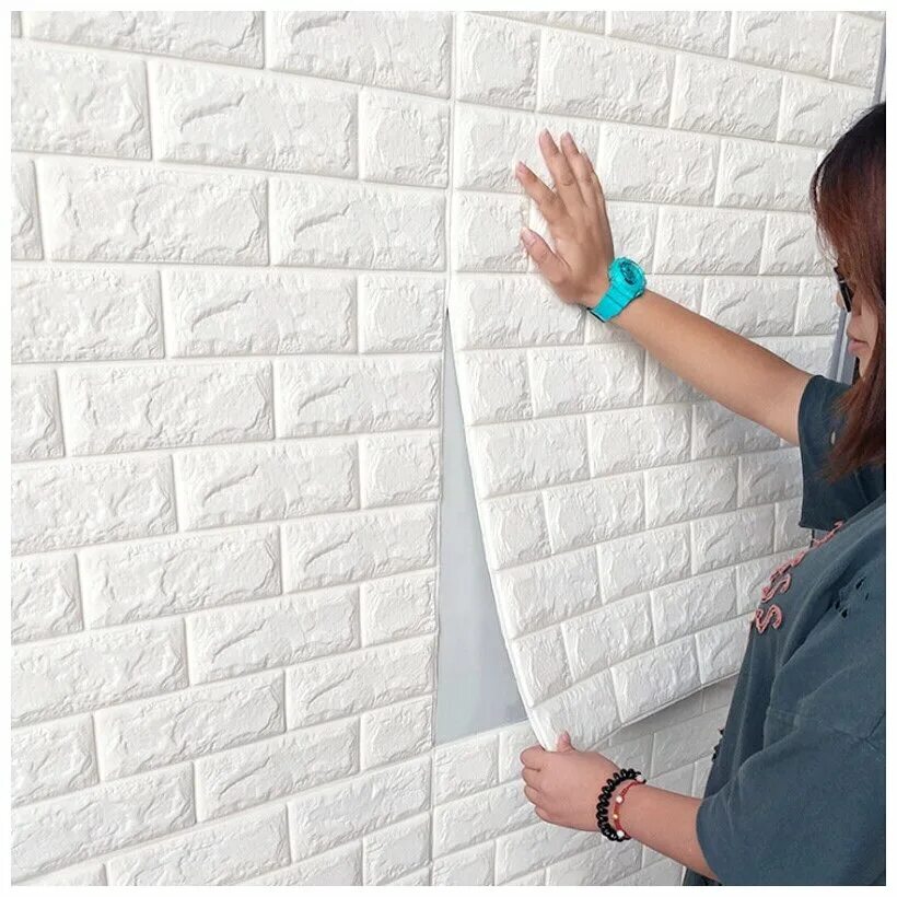 клеить стены. самоклеющиеся обои для стен. стык разных обоев. укладка мозаичной плитки на стену. самоклеящиеся кирпичики на стену.