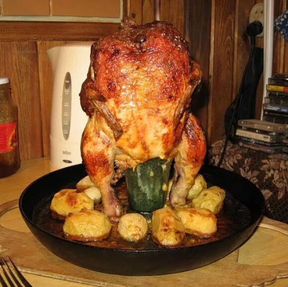 Курица в духовке. Курица на взлете в духовке. Курица в банке в духовке. Курица в духовке в полете. Курица в полете в духовке.