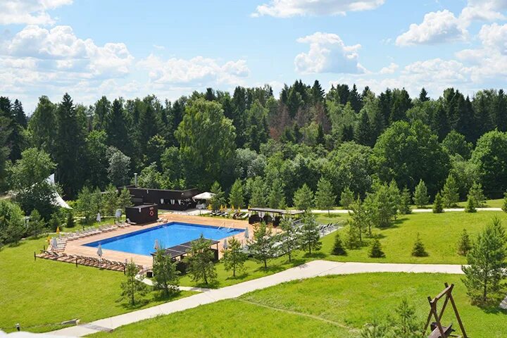 Бассейн сорочаны открытый бассейн. Свежий ветер отель в подмосковье. Сорочаны бассейн. Пляж сорочаны дмитров. Сорочаны лето 2023.