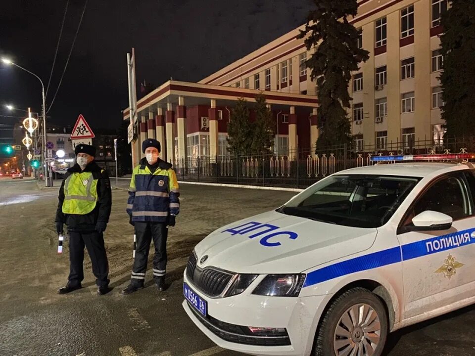 Гаи воронеж телефон. ДПС Воронеж. Воронежская полиция машины. Полиция Воронеж машины. Сотрудник ГИБДД.