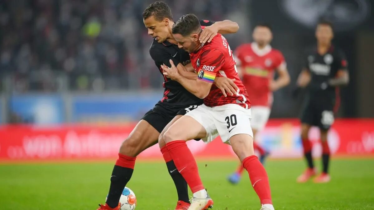 Айнтрахт франкфурт фрайбург. Фрайбург айнтрахт франкфурт. Михаэль шталь вернер фрайбург. Айнтрахт франкфурт фрайбург 1:1. Айнтрахт франкфурт фрайбург.