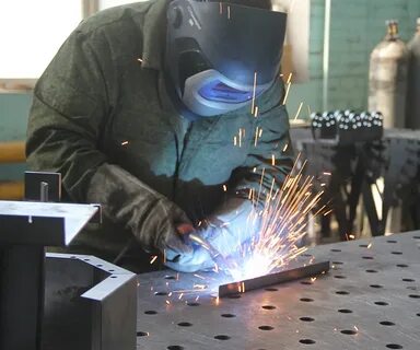Специалист по изготовлению изделий из металла