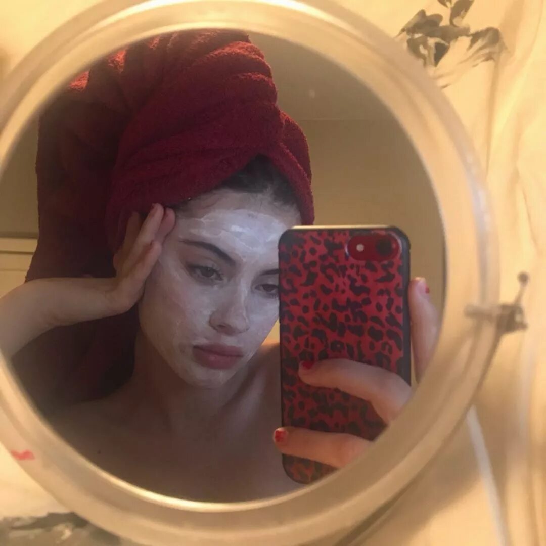 Фото девушек в ванной в зеркале. Девушка в зеркале эстетика. эстетические селфи девушек. идеи для эстетичных селфи. идеи для селфи эстетика.