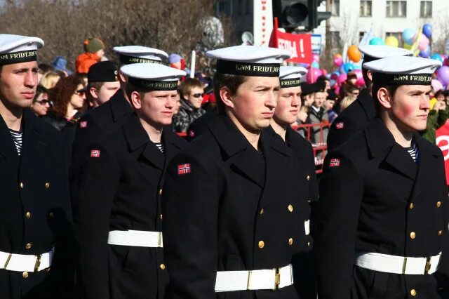 Мурманск моряки. Скандинавский моряк. Военно морской флот норвегии. Норвежский офицер викинг. Норвежский моряк.