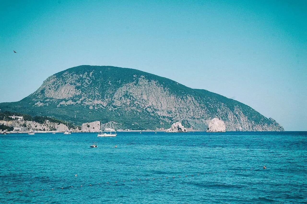 Гурзуф медведь гора. Гора медведь в крыму. Аю даг название. Крым аю-даг медведь-гора. Гора медведь в крыму.