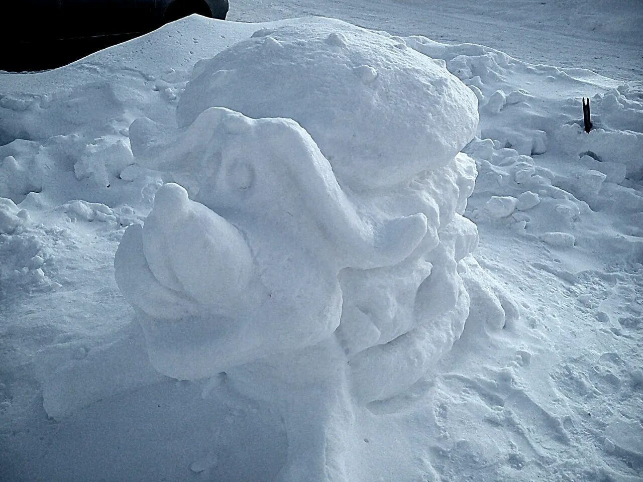 Фигуры из снега. Простые фигуры из снега. Необычные фигуры из снега. Скульптуры из снега простые.