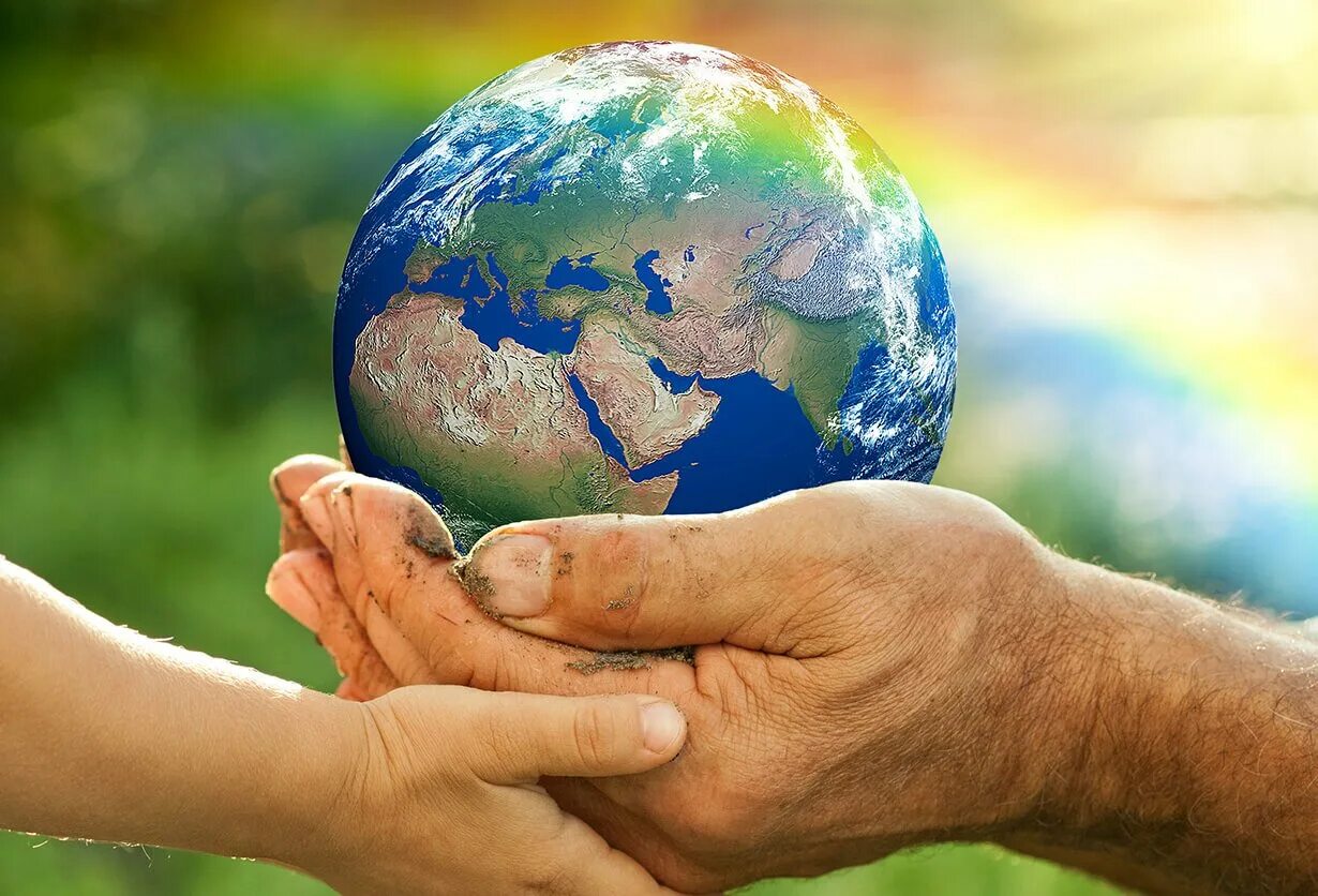 Видео про окружающий мир. Планета в руках. Земля в руках. Планета в руках человека. Мир на планете земля.