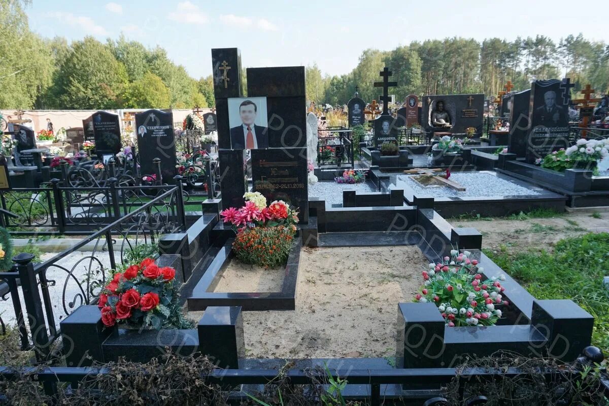 Кладбище киово лобня. Кладбище луговая лобня. Кладбище луга. Луговское кладбище фото. Кладбище луговая лобня.