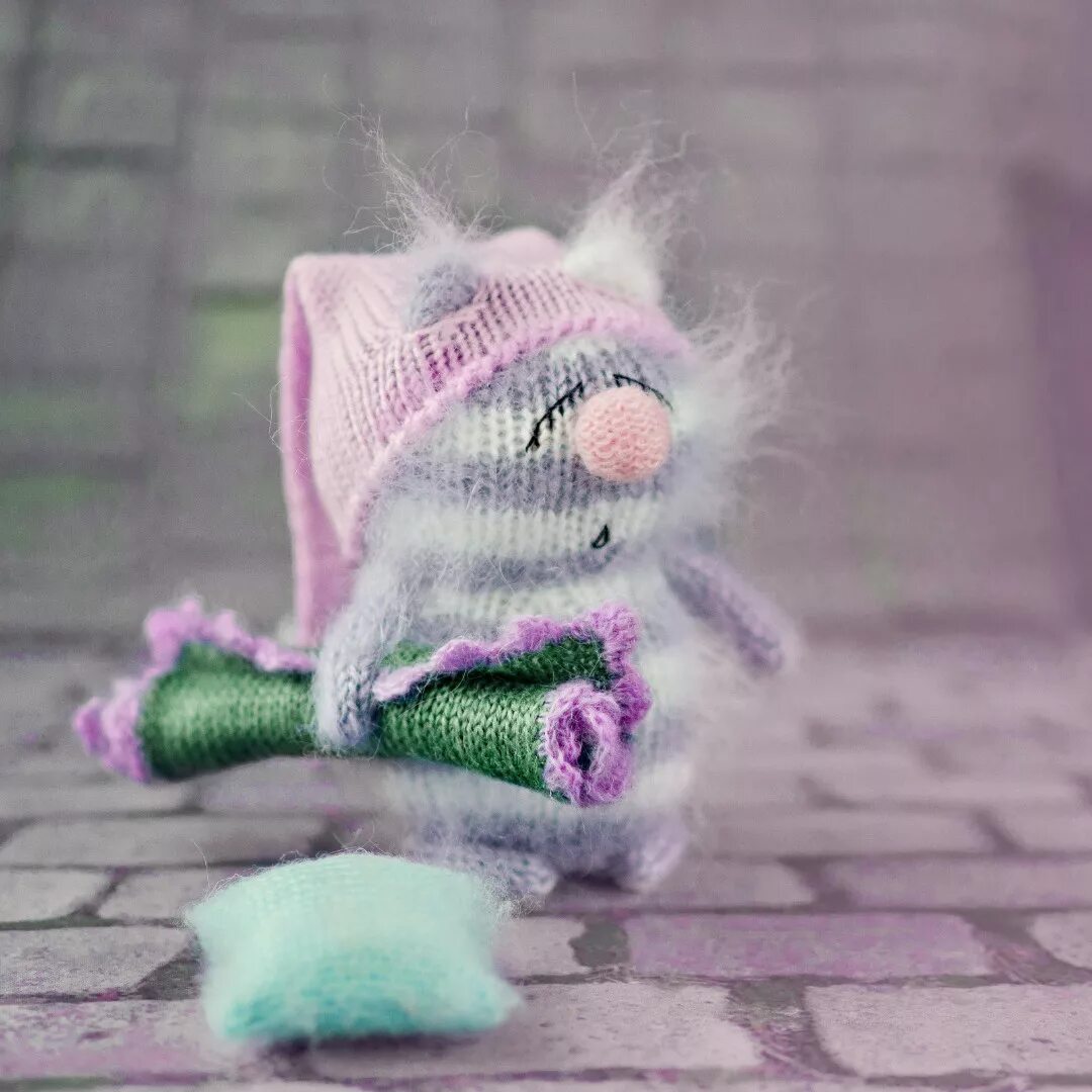 Игрушка кот спицами. Вязаный кот спицами. Вязаный кот спицами. Вязаный кот спицами. Таня оробец вязаные игрушки.