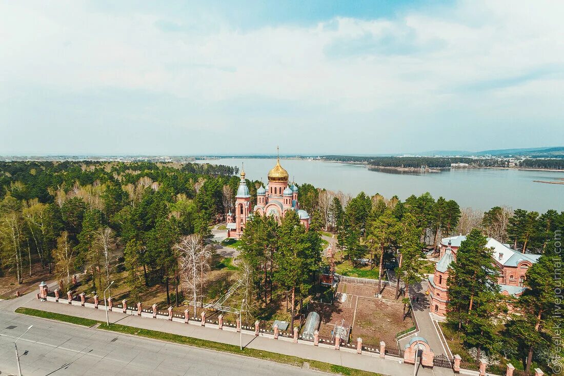 Железногорск красн край. Железногорск Красноярский край. Лето Железногорск Красноярский край. Железногорск Красноярский край летом. Площадь Железногорска Красноярского края.