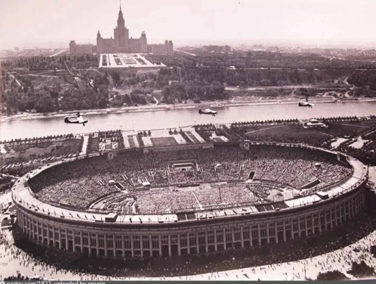 Лужники стадион год. Стадион Лужники Москва. Лужники 1960. Стадион Лужники 1960. Центральный стадион имени Ленина.