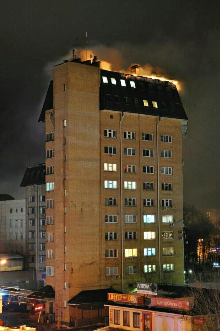 Ураган в наро фоминске. Пожар в наро фоминске сегодня ночью. Сильный дождь гроза микрорайон южный наро фоминск. Торнадо в городе. Ураган в наро фоминске.