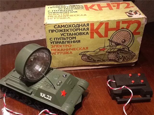 Советская игрушка танк с прожектором. Кн 72. Прожектор кн72. Самоходная прожекторная установка кн 72. Танк кн 72 игрушка.