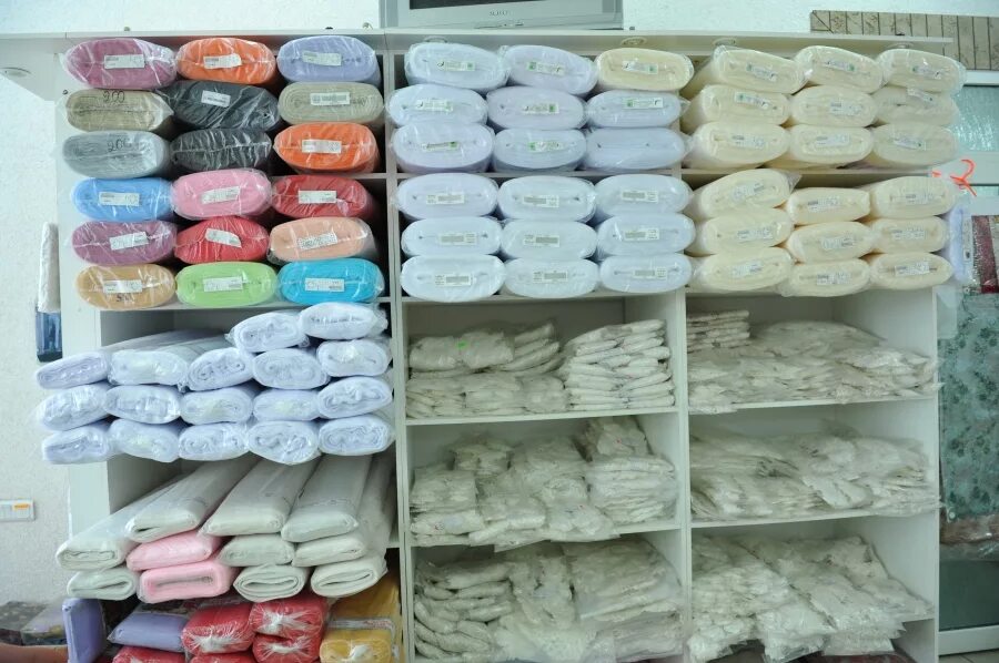 Самые дешевые производители. Оптовая база текстиль. Оптовый склад текстиля. Склад ткани для постельного белья. Оптовая база ткани.