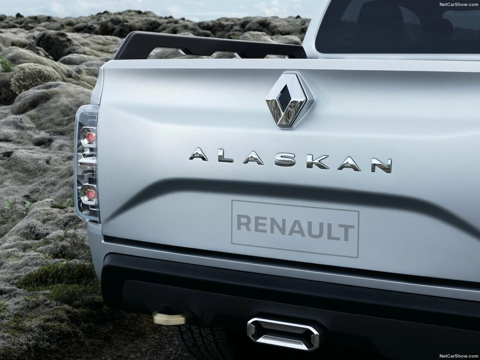 Машина аляска. Рено Аласкан. Рено Аляска пикап. Renault Alaskan фото. Renault Alaskan Arctic Trucks.