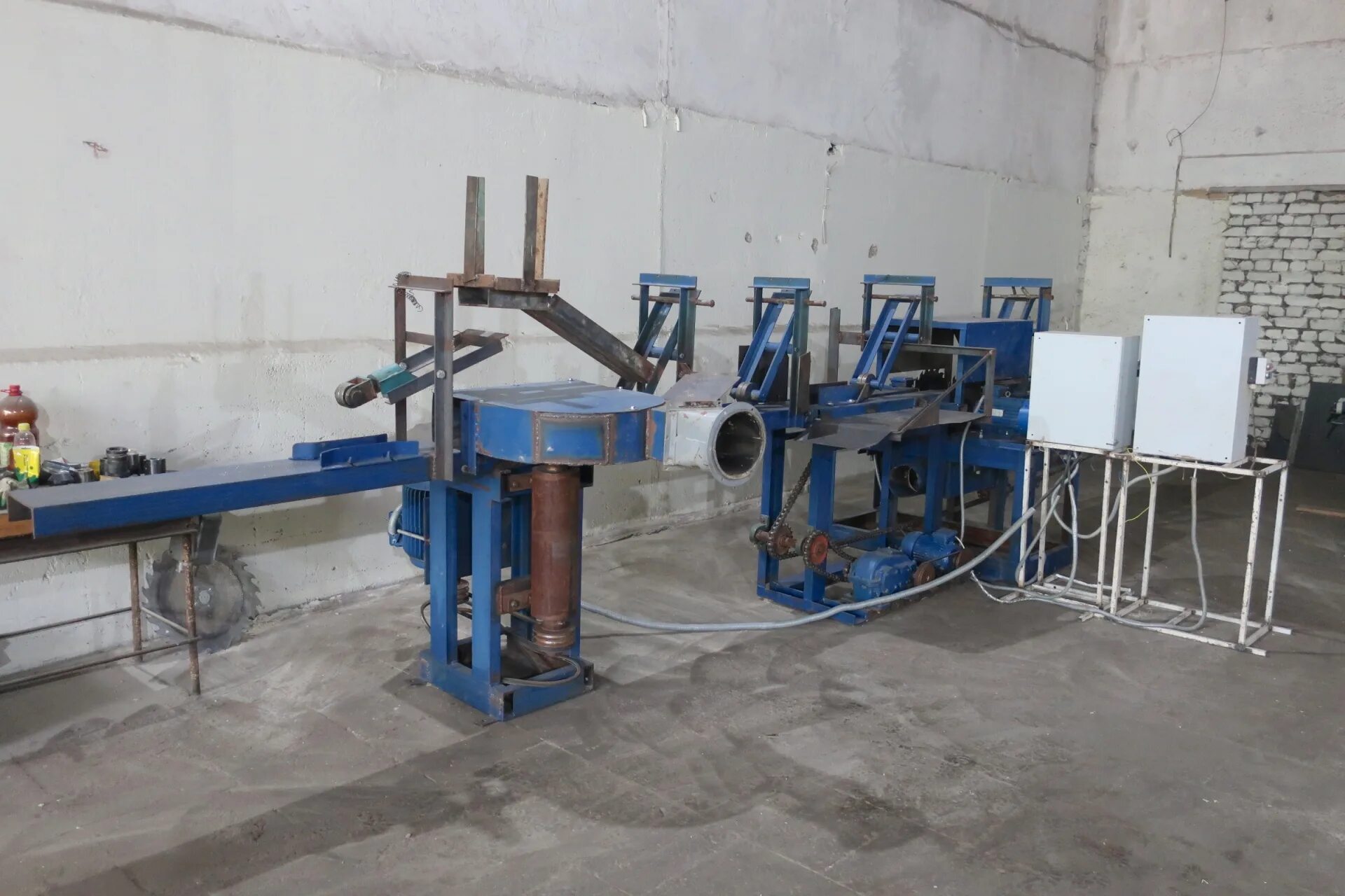 Многопил рамный тайга смр-1. Станок горбыльный diametras. Станок для горбыля. Станок для переработки горбыля. Горбыльно-перерабатывающий станок гп-500.