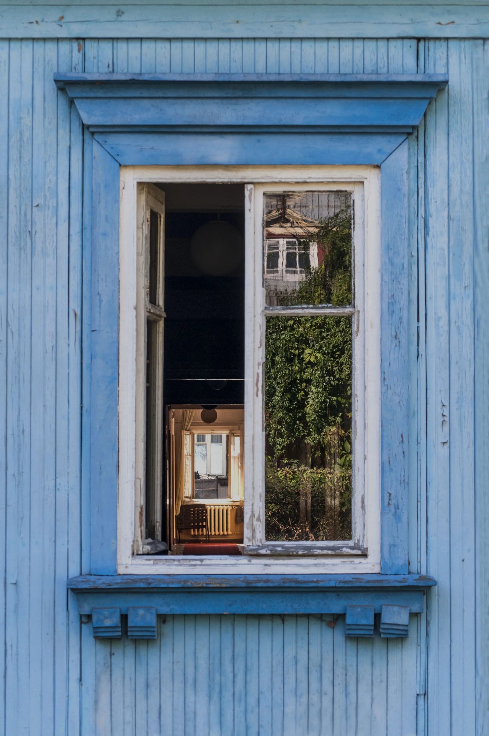 Pin by Maria Jose Orlandi on Imagens Old wooden shutters, Old window shutters, W