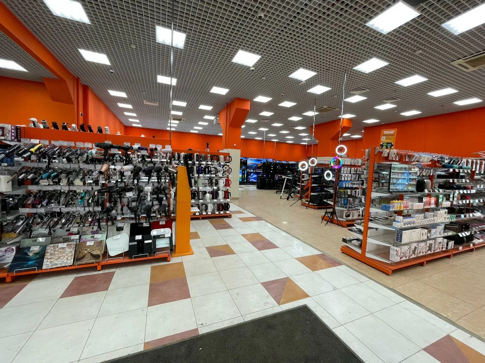 Днс пермь. Днс на революции пермь. Днс айсберг пермь. Днс озерск. Днс пермь.