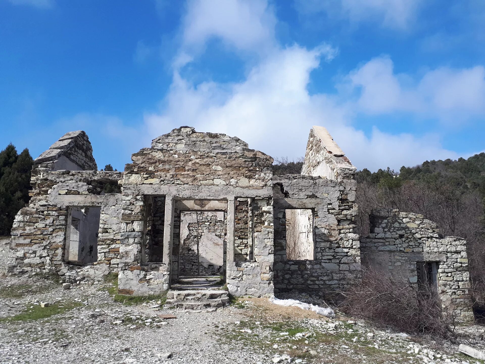 грозовые ворота крепость силуэт. кабардинка грозовые ворота. джиппинг геленджик грозовые ворота. место грозовые ворота геленджик. кабардинка грозовые ворота.