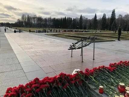 Схоронили его за москвой рекой на чистом