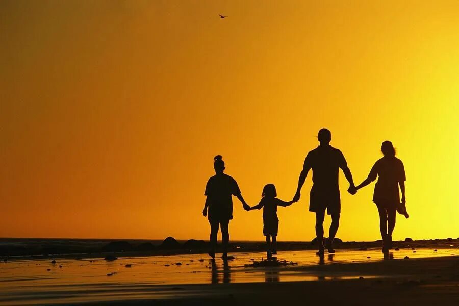 Пути год семьи. Международный день семьи. Цитаты про семью. Высказывания про семью. Силуэт счастливой семьи.