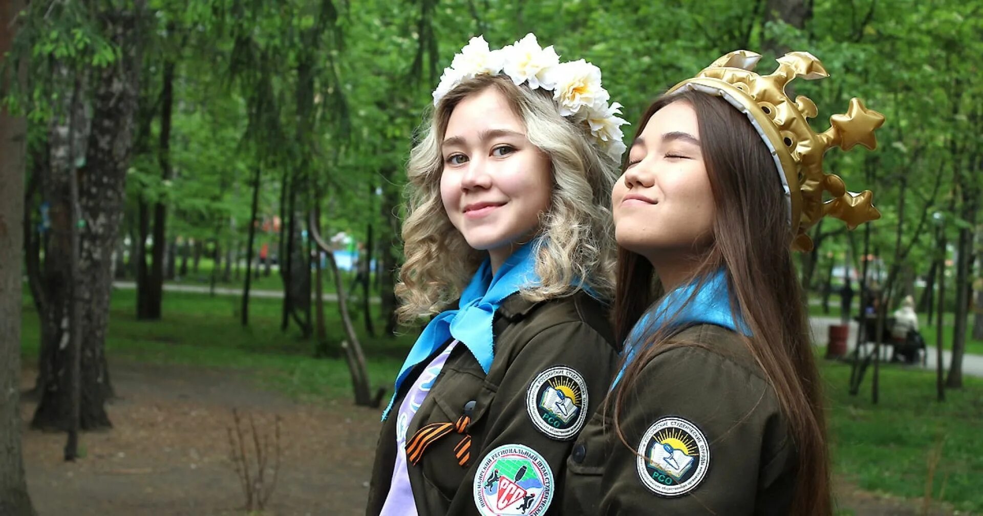 вожатые в лагере. вожатым киров. молодежь поколение z. лагерь берёзка богучаны 2020. доброволец в аэропорту.